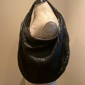 Large should leather black bag.